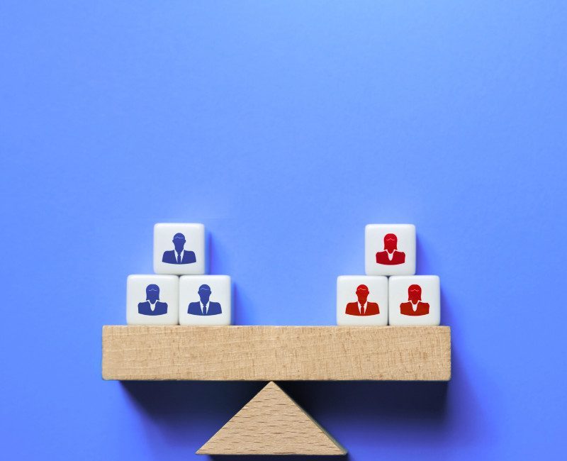 Comparison between global freelancing marketplaces and Xpertz.Online highlighting unique features and benefits