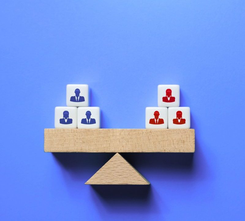 Comparison between global freelancing marketplaces and Xpertz.Online highlighting unique features and benefits