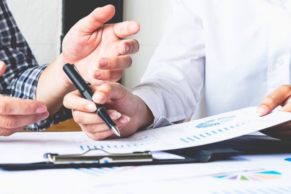 Freelancers learning marketing tips to grow their business on Xpertz.Online